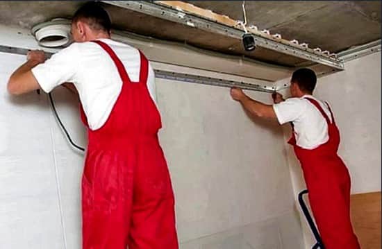 Вредны ли натяжные потолки: наносят ли они вред здоровью, каково мнение врачей, плюсы и минусы потолочных покрытий