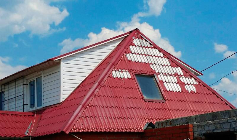Ондулин или профнастил — что лучше для обустройства крыши дома? сравнительный обзор