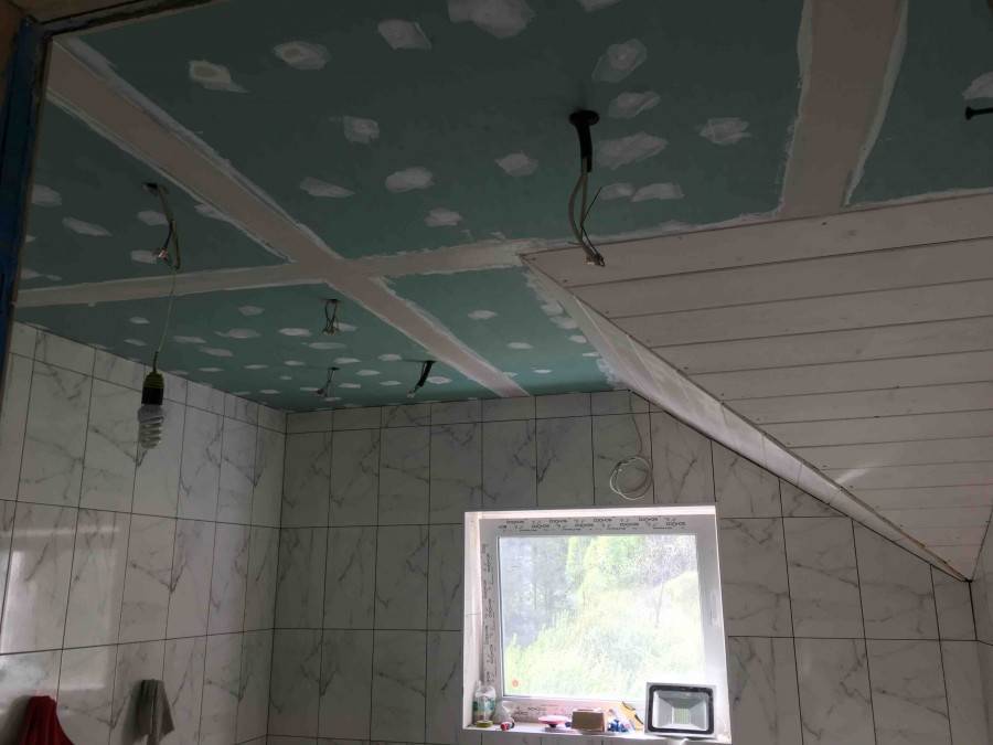 Потолок из гипсокартона в ванной комнате - всё о гипсокартоне