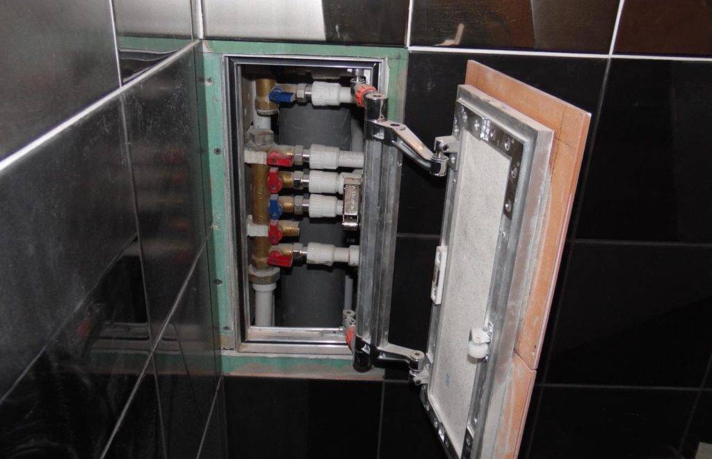 Виды сантехнических смотровых пластиковых люков с дверцей в ванную комнату
