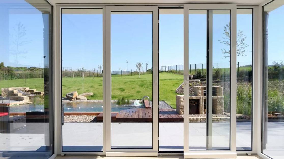 Как выбрать раздвижные окна для террасы, разновидности конструкций