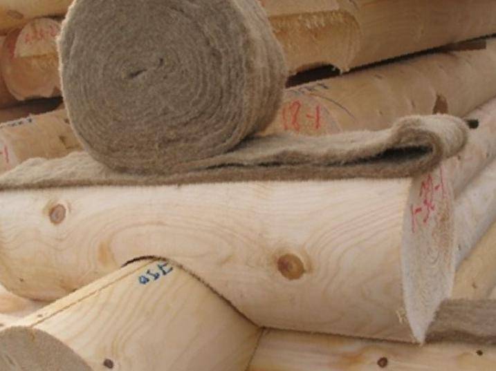 Нюансы выбора межвенцового утеплителя для деревянного дома