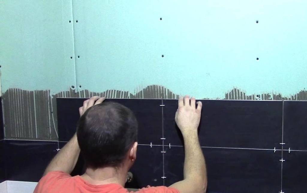 Как выложить керамическую плитку на стене из гипсокартона