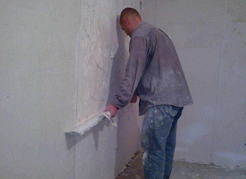 Как выравнивать потолки и стены в доме :: syl.ru