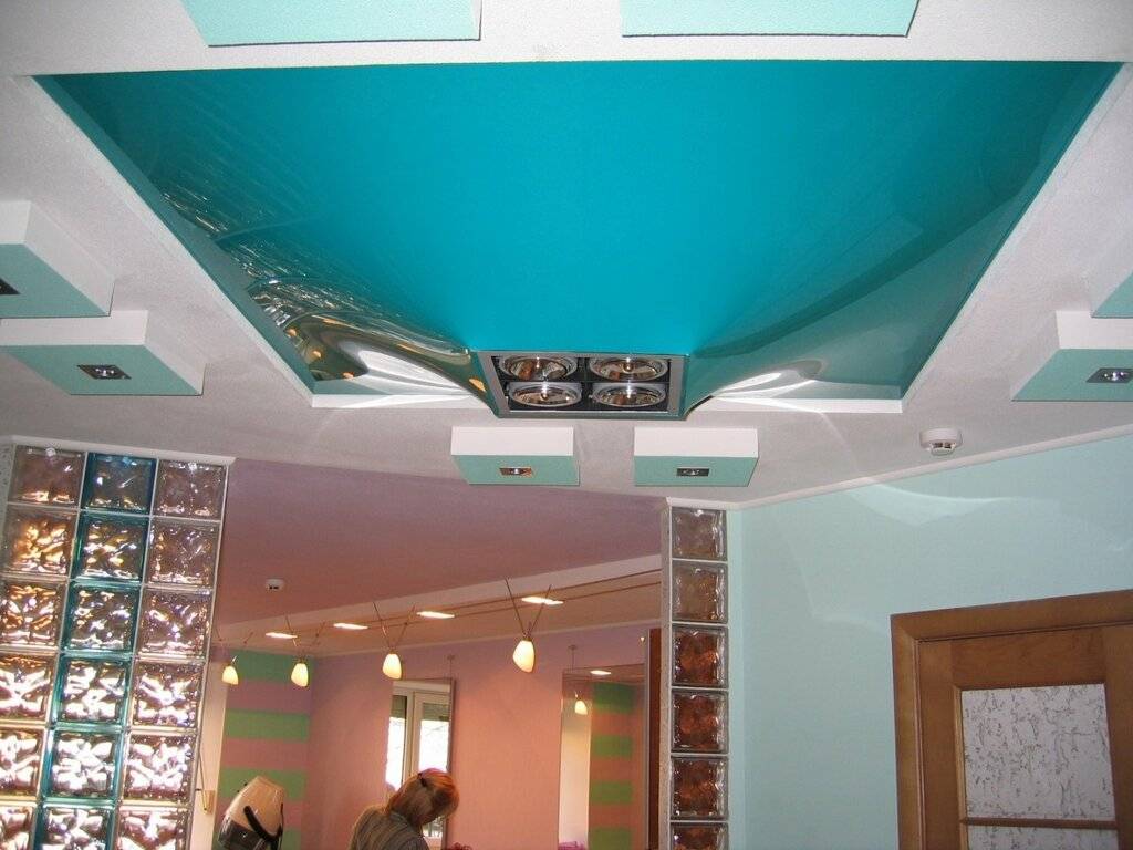 Потолки на кухне какие лучше гипсокартон или натяжной потолок