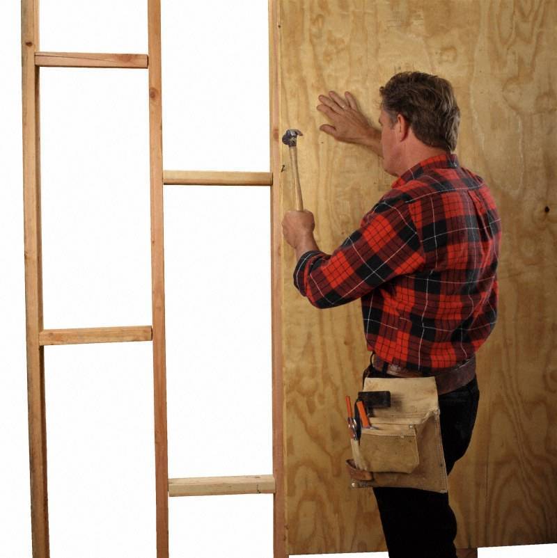 Как утеплить деревянную входную дверь в частном доме своими руками - видео инструкция