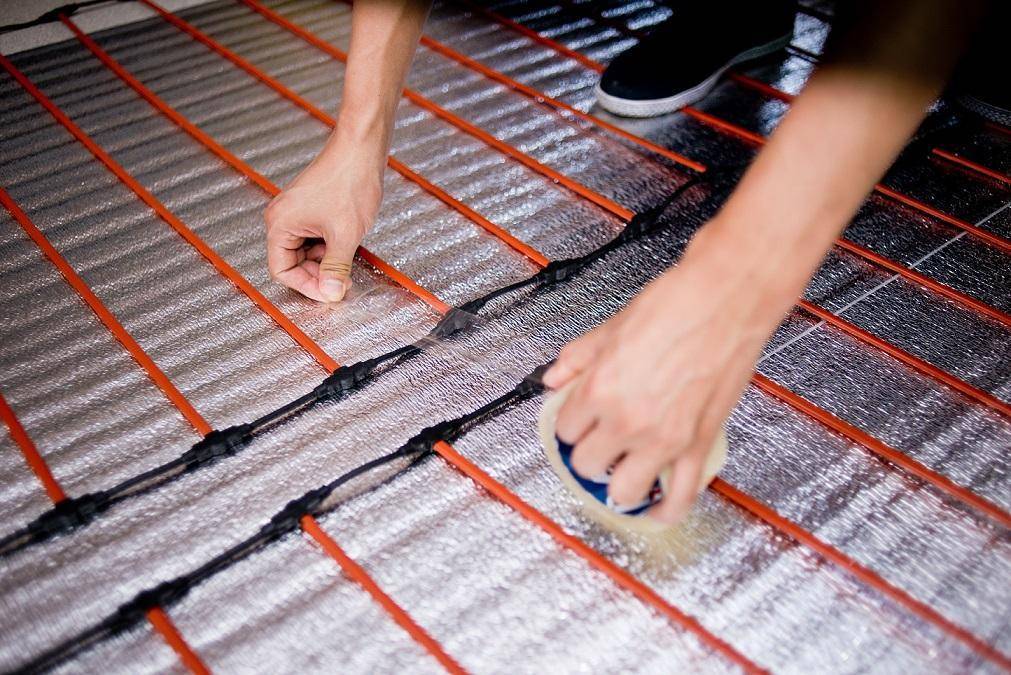 Карбоновый стержневой теплый пол – монтаж под плитку, укладка своими руками в стяжку + фото-видео