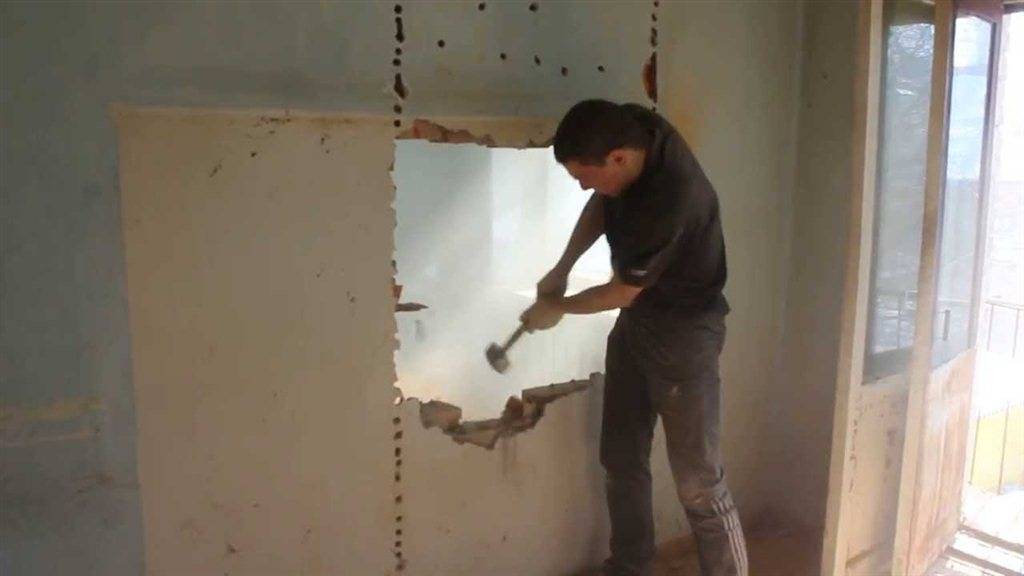 Делаем правильно демонтаж потолка из гипсокартона