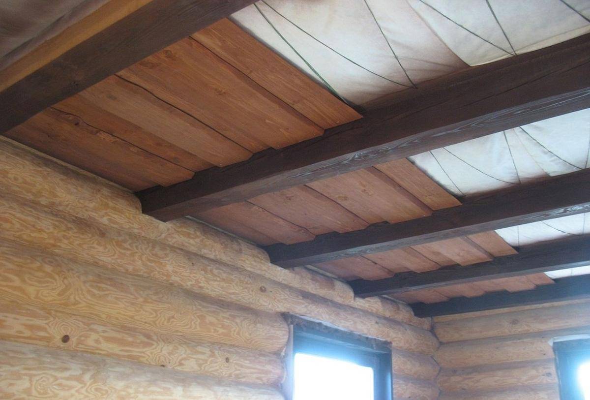 Как сделать потолок в деревянном доме своими руками – отделка, ремонт