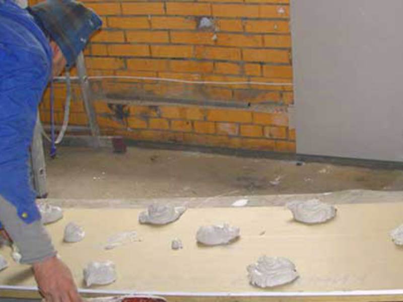 Выравнивание стен гипсокартоном без каркаса и с каркасом своими руками.