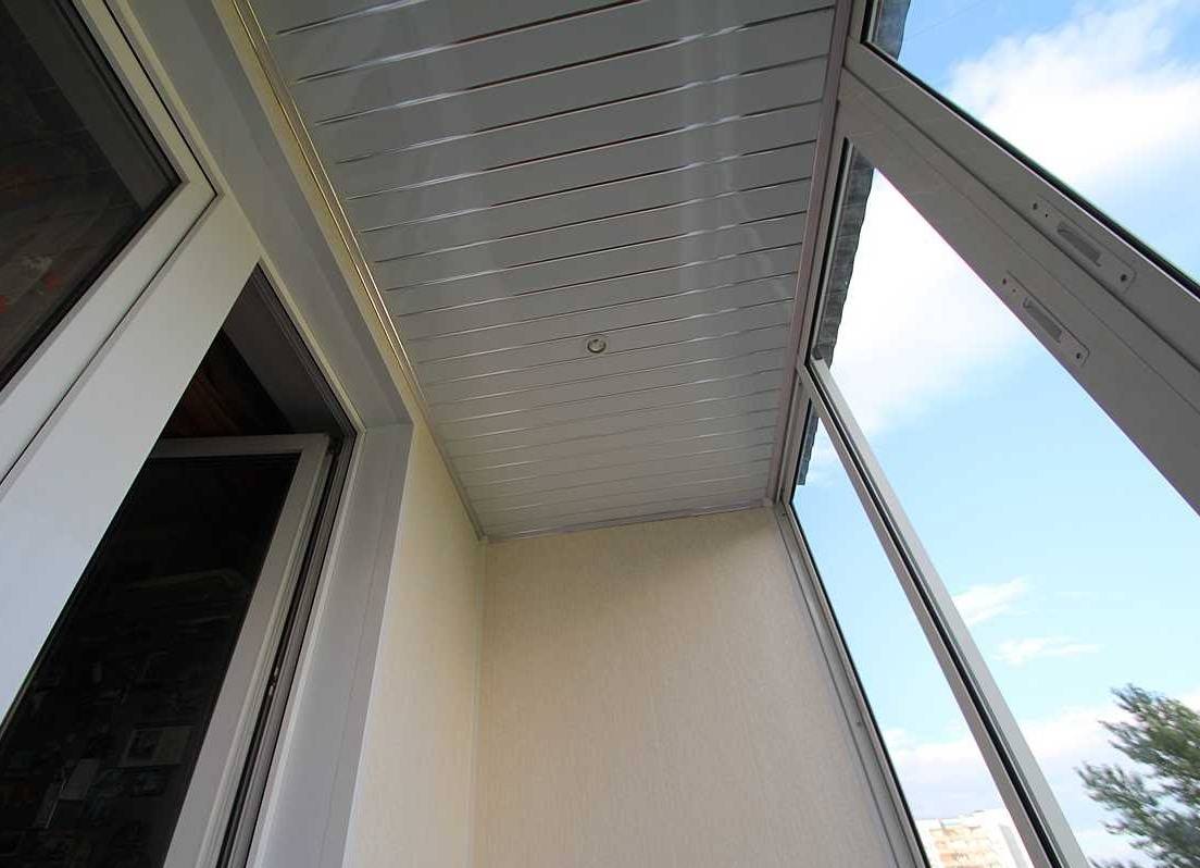 Сделать потолок на балконе за 1 день - подробная инструкция!