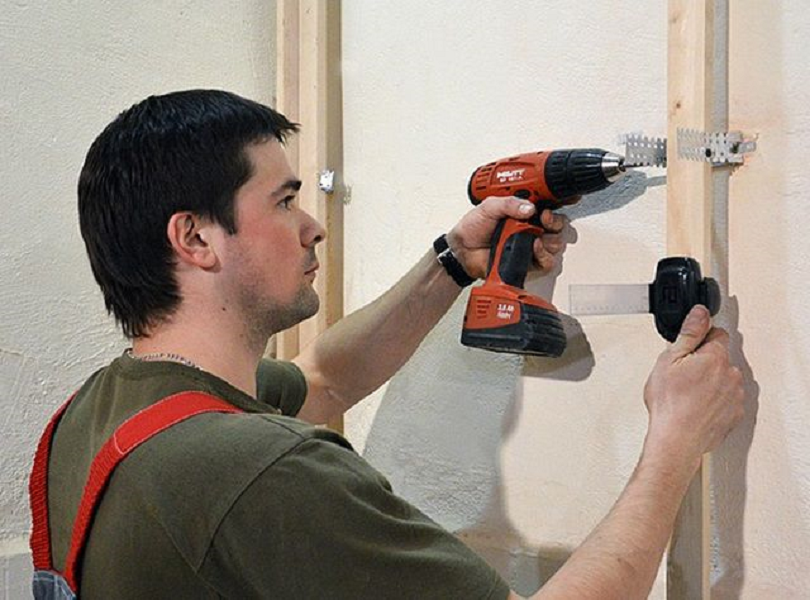 Как приклеить на жидкие гвозди или прикрепить к стене на деревянный каркас панели мдф: варианты облицовки, выбор материалов