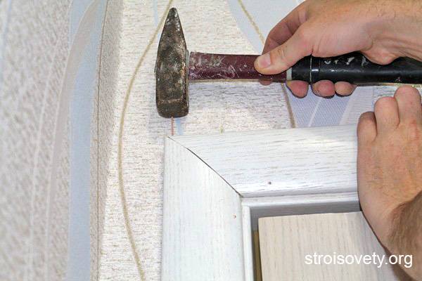 Чем замазать монтажную пену, чем срезать: что делать, если дует из-под подоконника пластикового окна