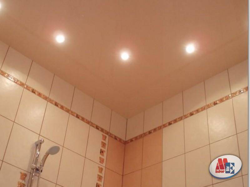 Потолок для ванной комнаты: варианты отделки