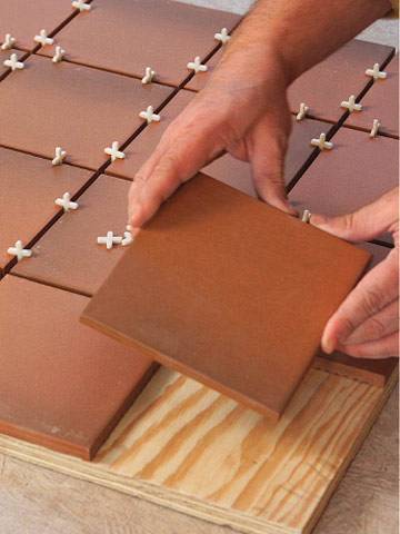 Технология наклейки керамической плитки на фанеру