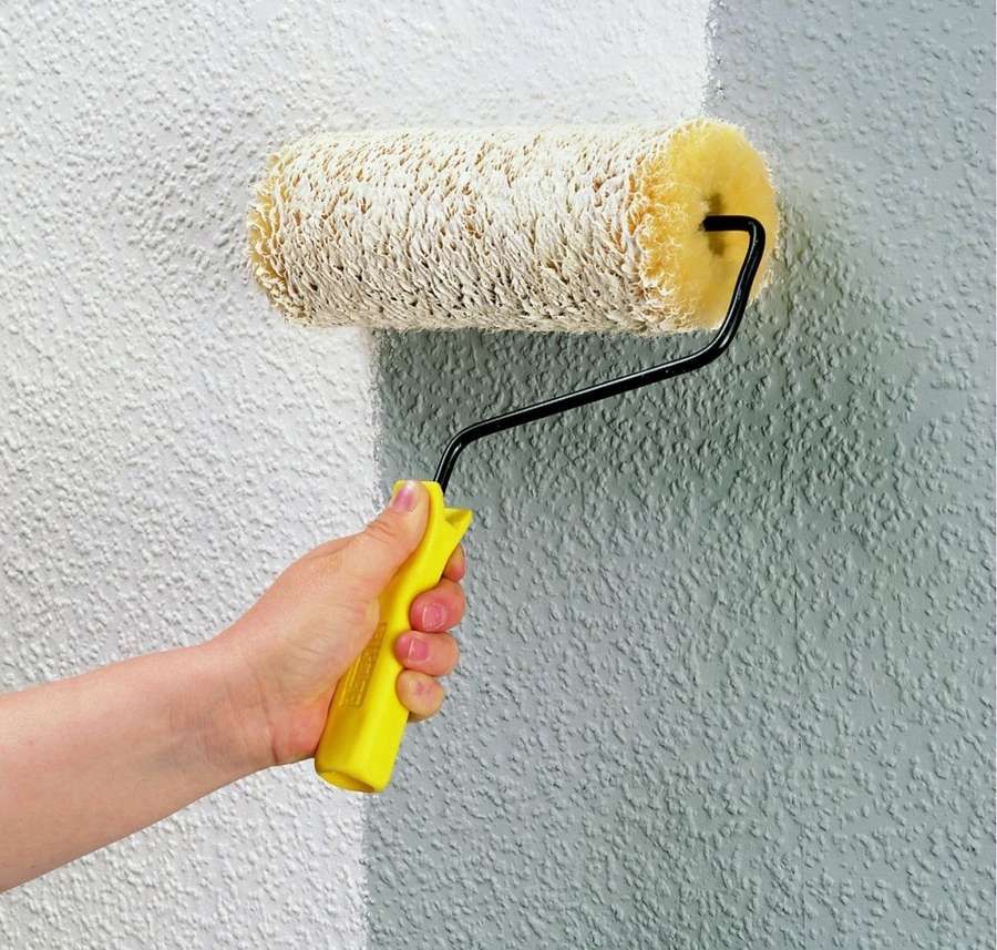 Как красить водоэмульсионной краской стены: инструкция, валиком, без разводов | ремонтсами!