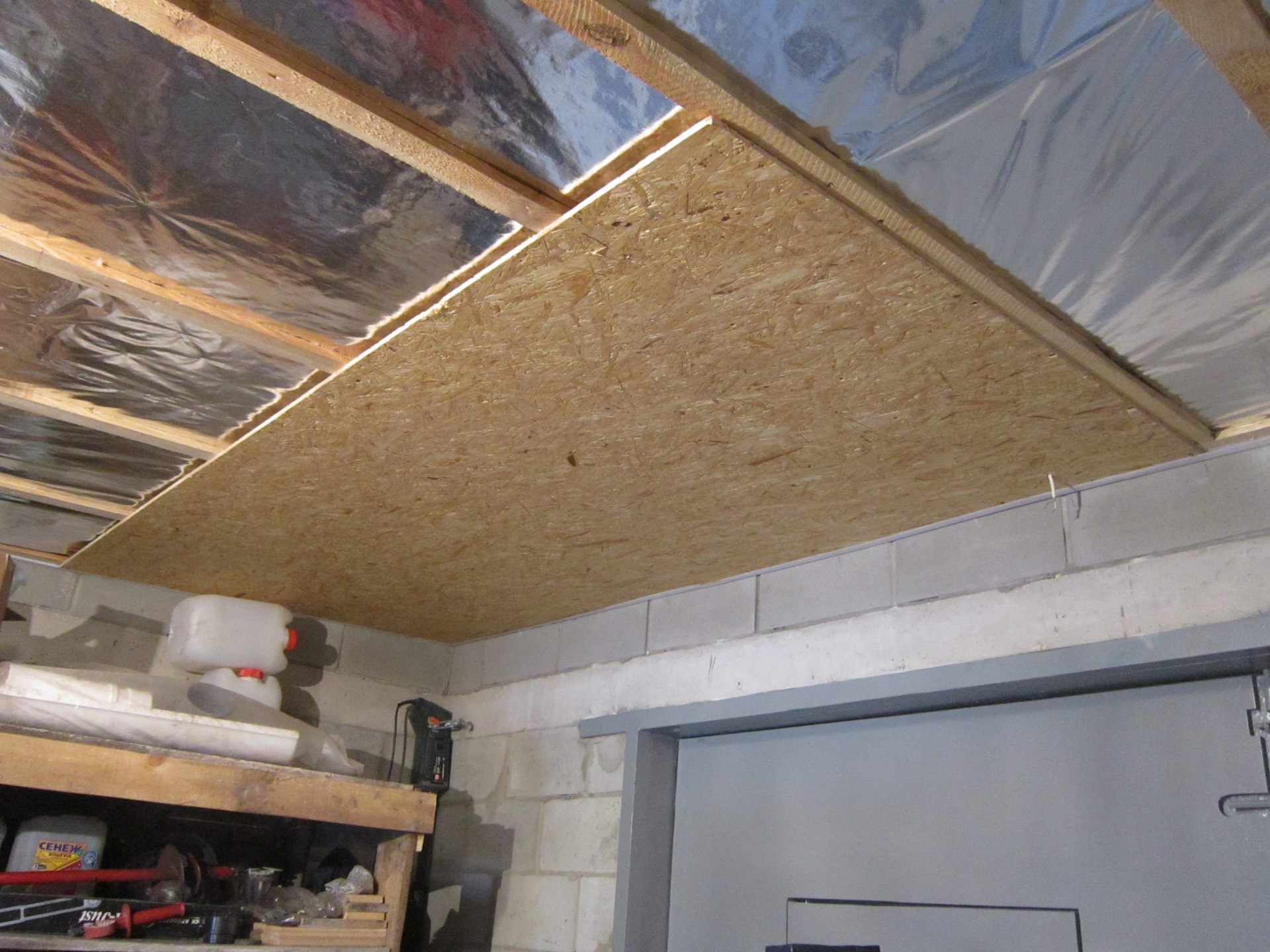 Как утеплить крышу гаража правильно изнутри и снаружи: утепление потолка пенопластом своими руками, варианты материалов