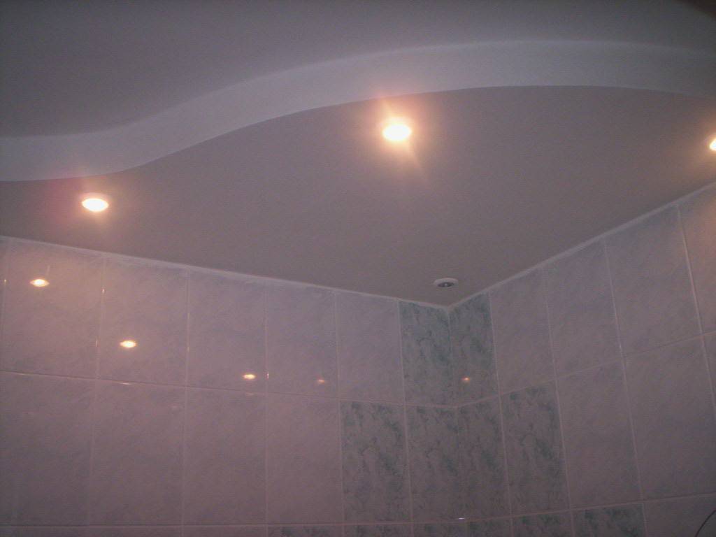 Потолок из влагостойкого гипсокартона в ванную комнату