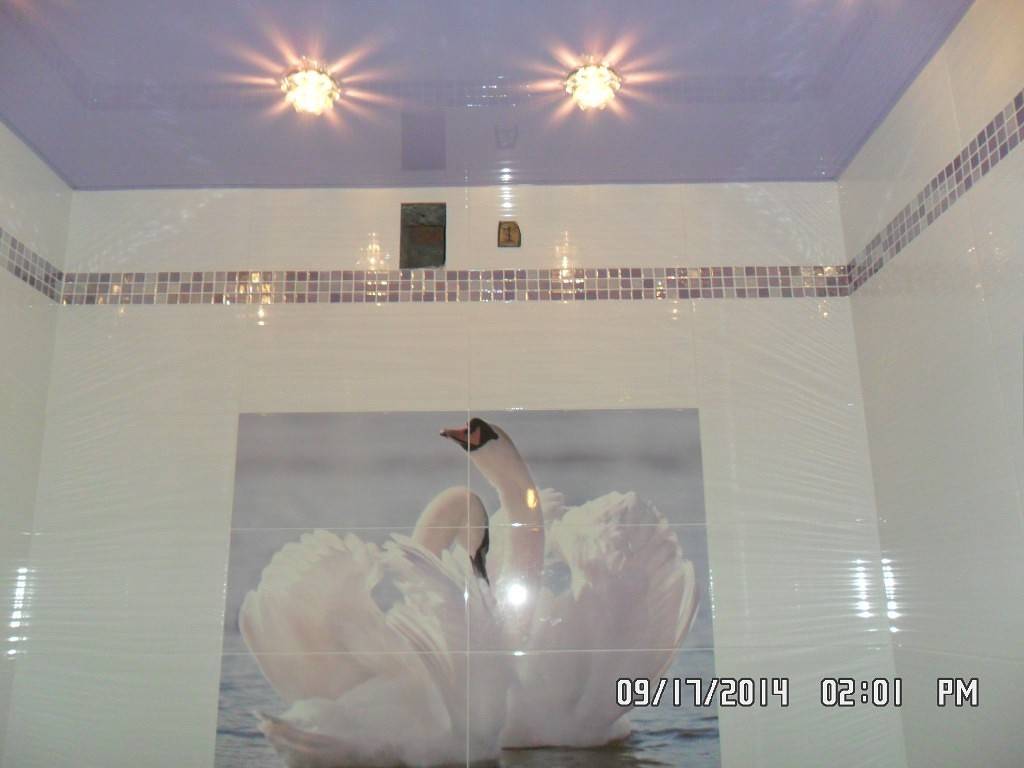Натяжные потолки в ванной плюсы и минусы - как не ошибиться с выбором материала