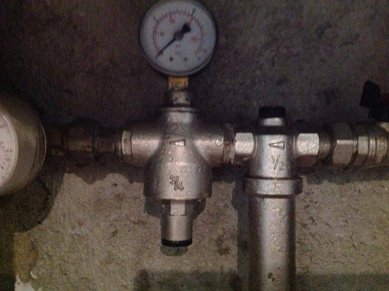 Как работает редуктор давления воды в стистеме водоснабжения: как устроен, принцип действия устройства, как разобрать?