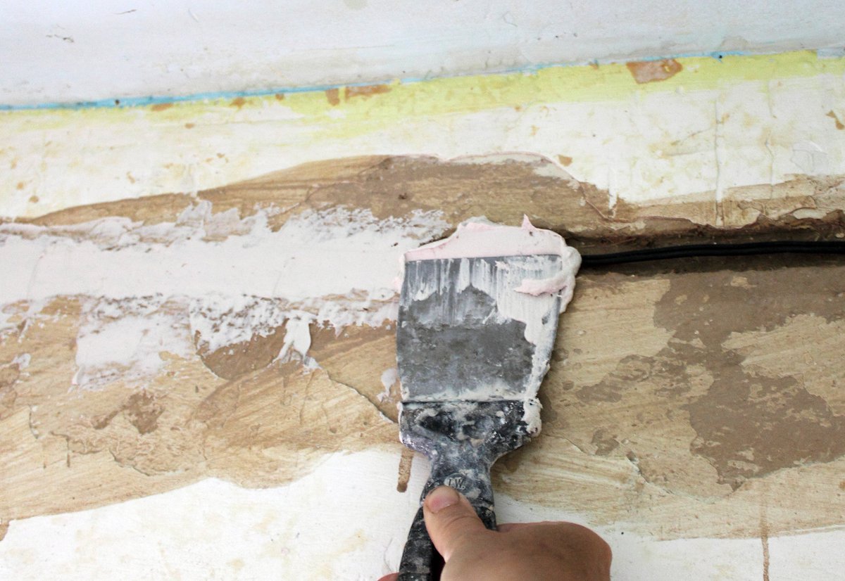 Чем заделать дыру в стене из бетона: как замазать трещину, щель .